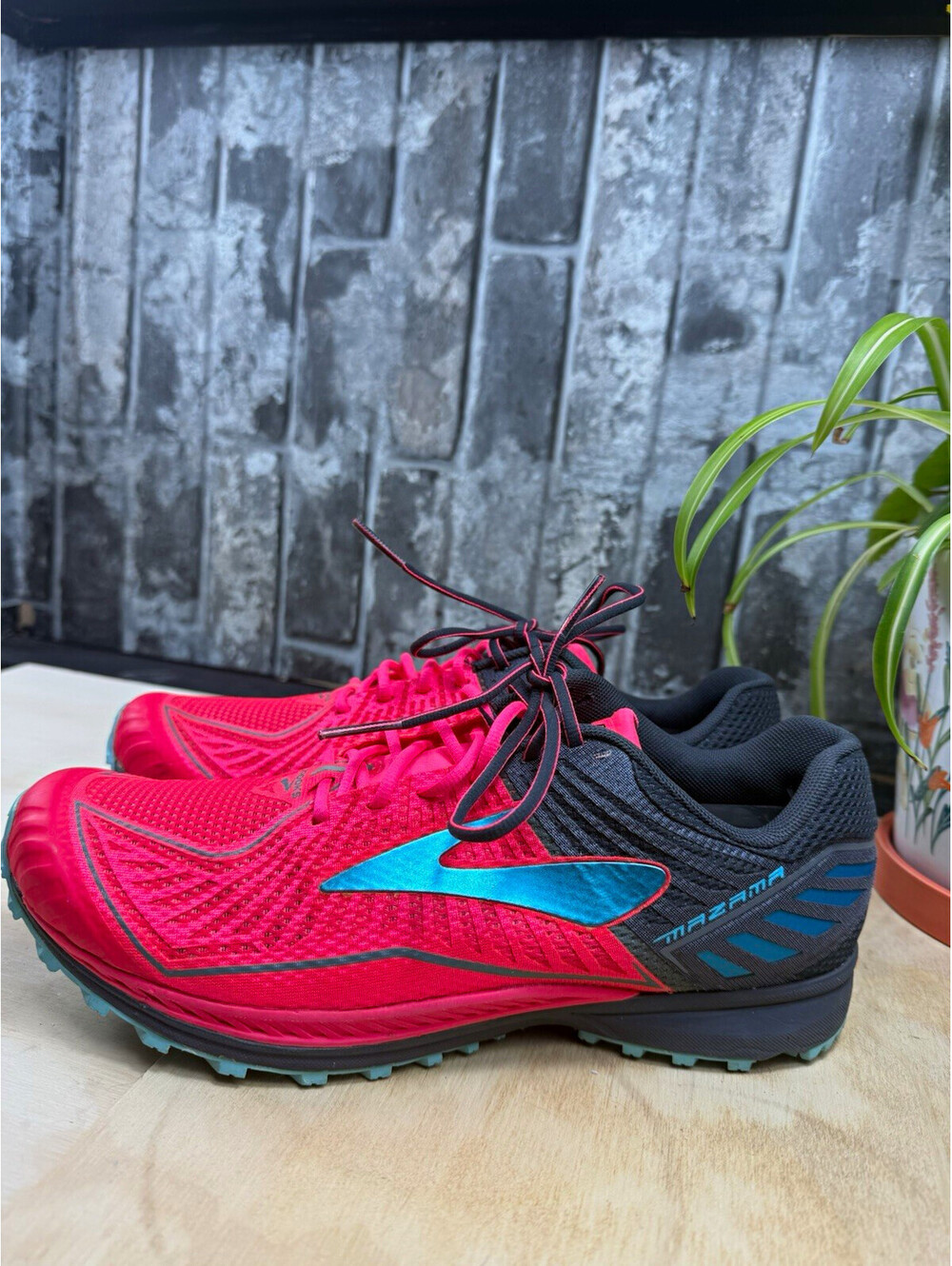 Brooks Mazama Women’s Diva Pink/Blue/Anthracite Low Top Lace-Up Mesh 1202271B617
